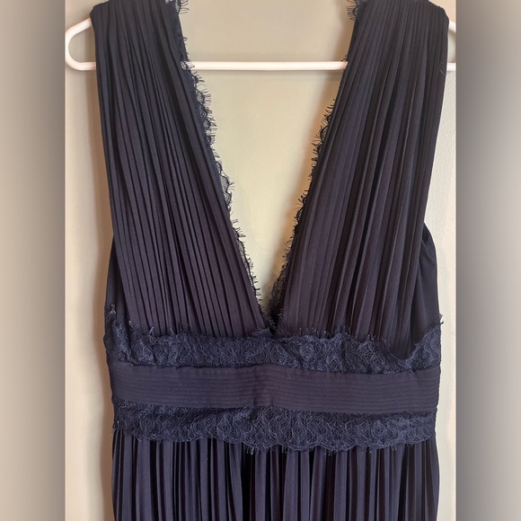 ASOS premium lace pleated maxi dress, navy Blue, deep V neck! Floor length dress - Picture 4 of 8